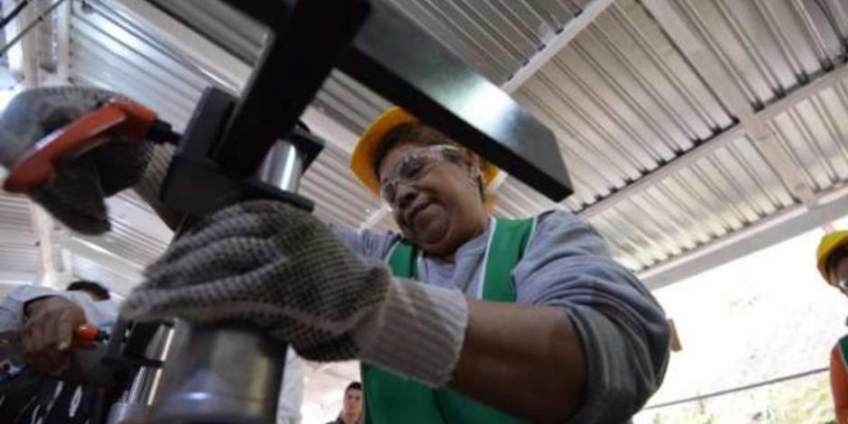 Actividad industrial cae 3.4% en marzo arrastrada por la manufactura