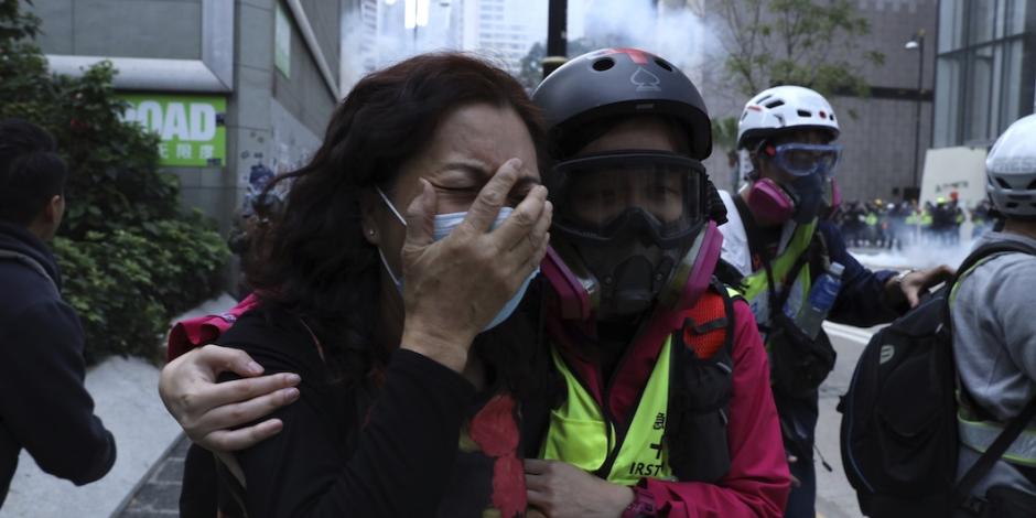 Gas vuelve a sofocar lucha en Hong Kong