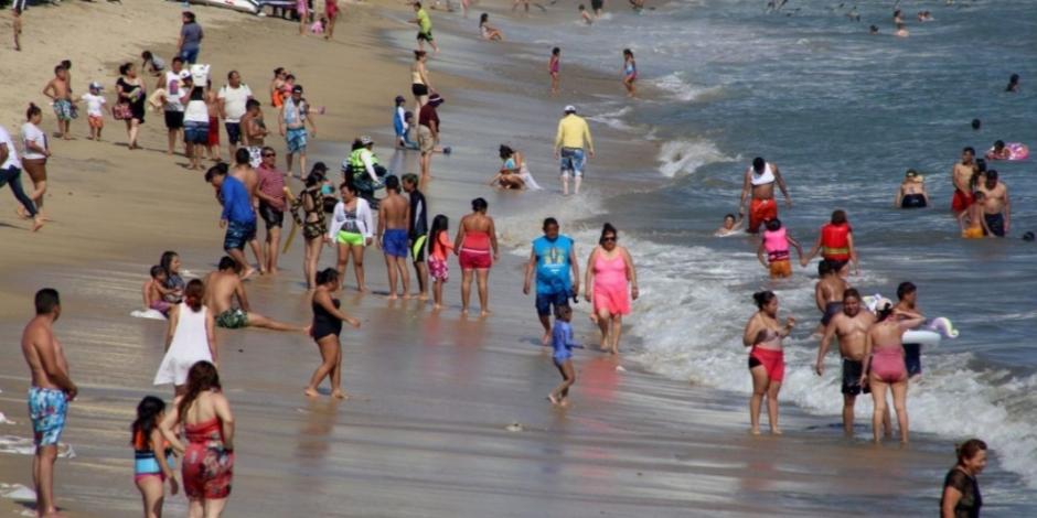 Pese a COVID-19, turistas llegan a Acapulco para olvidarse de pandemia (FOTOS)