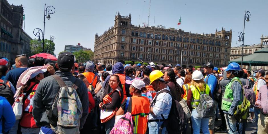 "Si no nos va a apoyar, que reabra obras", exigen empleados de construcción a AMLO