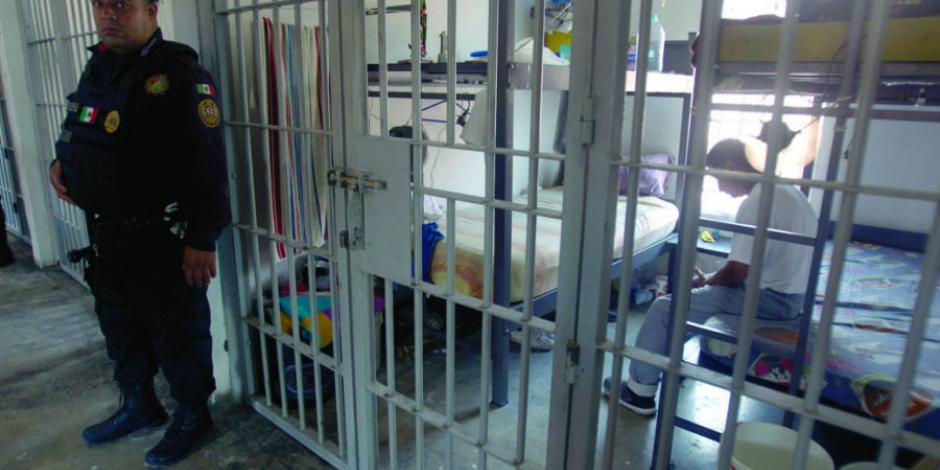 Sanitizan reclusorios de la Ciudad de México ante COVID-19