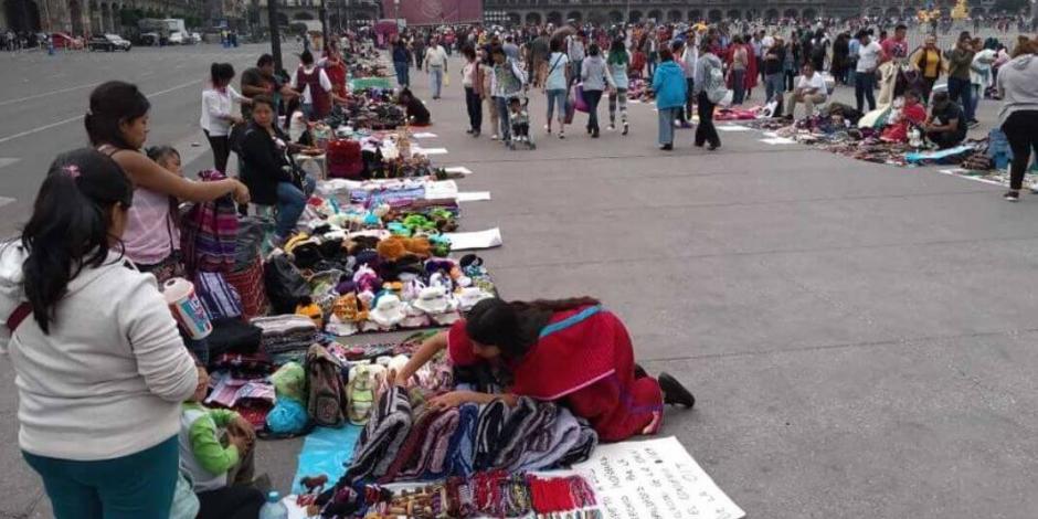 Comerciantes y artesanos bloquean la avenida 20 de Noviembre