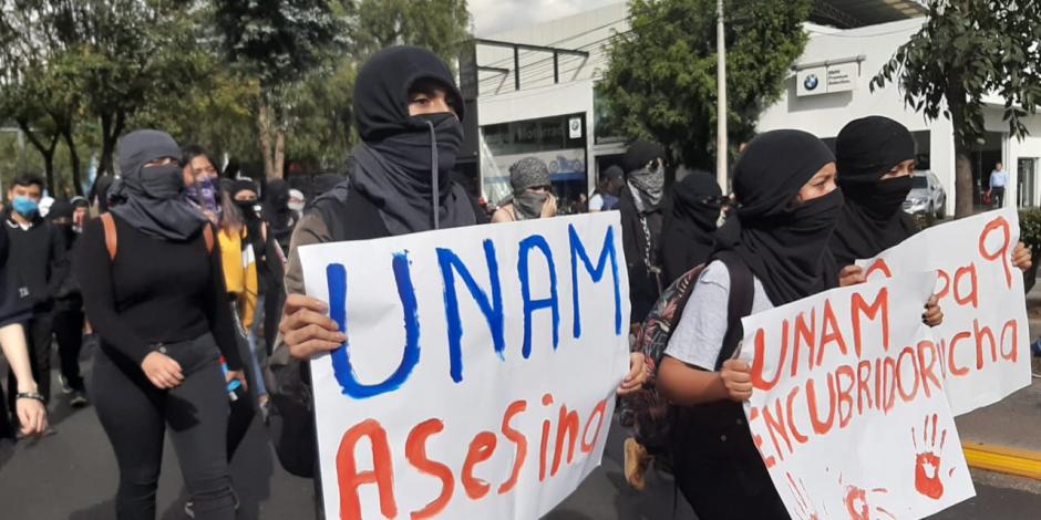 Alumnos de Prepas 7 y 9 de la UNAM marchan hacia Rectoría