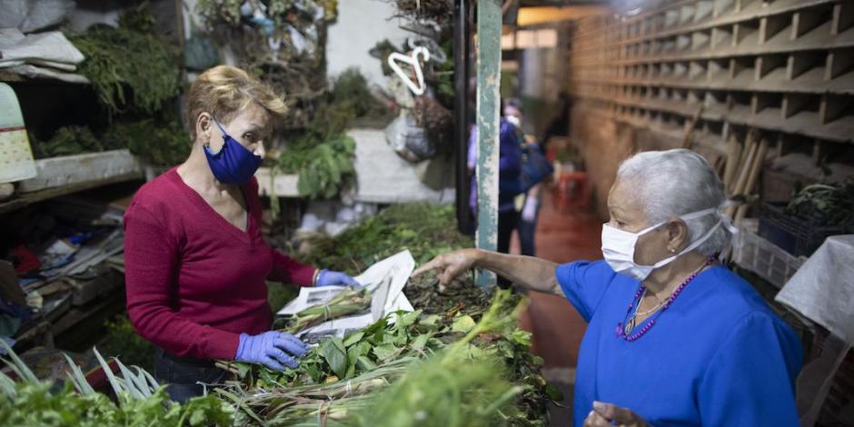 El gobierno venezolano promueve hierbas como remedio al coronavirus