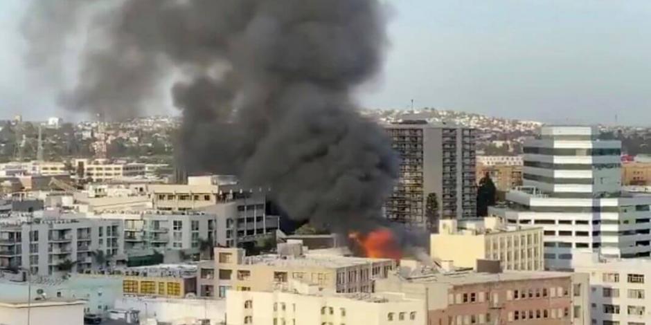 Explosión en Los Ángeles deja 10 bomberos heridos