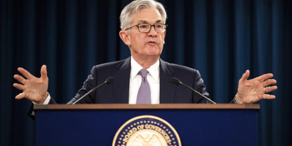 Prevé Fed mantener tasa sin cambio; aumenta temor a deuda empresarial