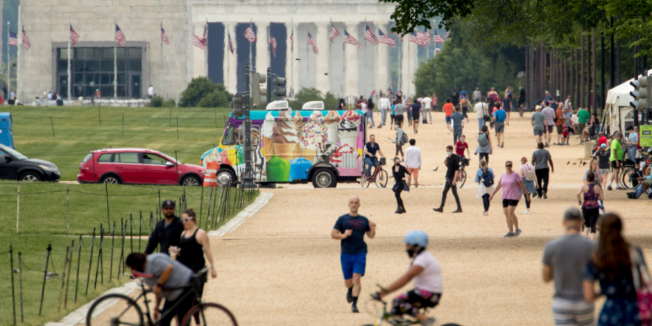 Vista del Monumento a Washington y a Lincoln en Washington, el 25 de mayo de 2020.