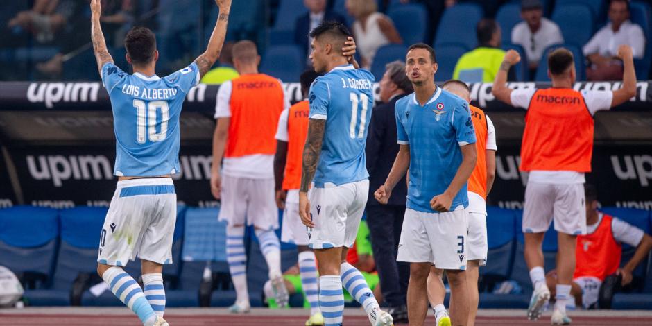 Jugadores de la Lazio festejan un gol del equipo en la Jornada 2 de la actual campaña en el balompié italiano.