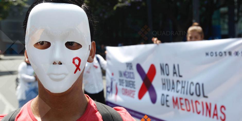 Bloquean Reforma para denunciar desabasto de medicamentos contra VIH