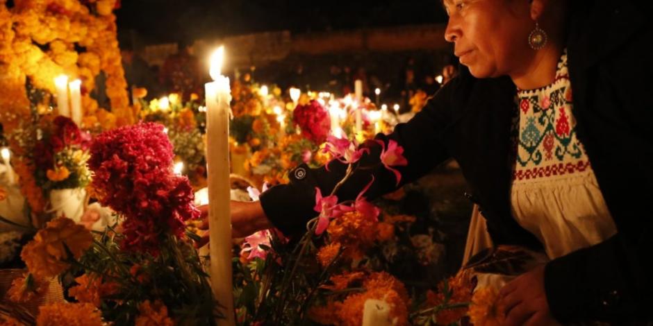 Entre el misticismo y respeto, la Noche de Muertos en Michoacán