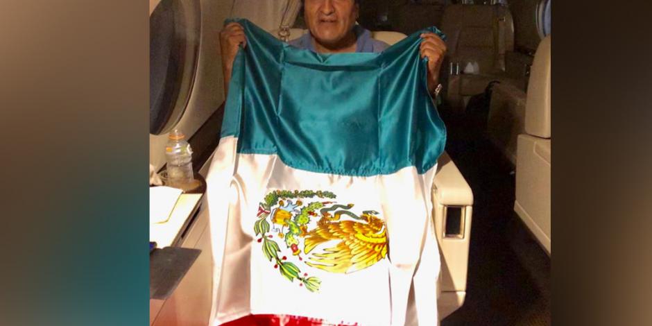 “Hermanos parto a México, pronto volveré”: Evo Morales