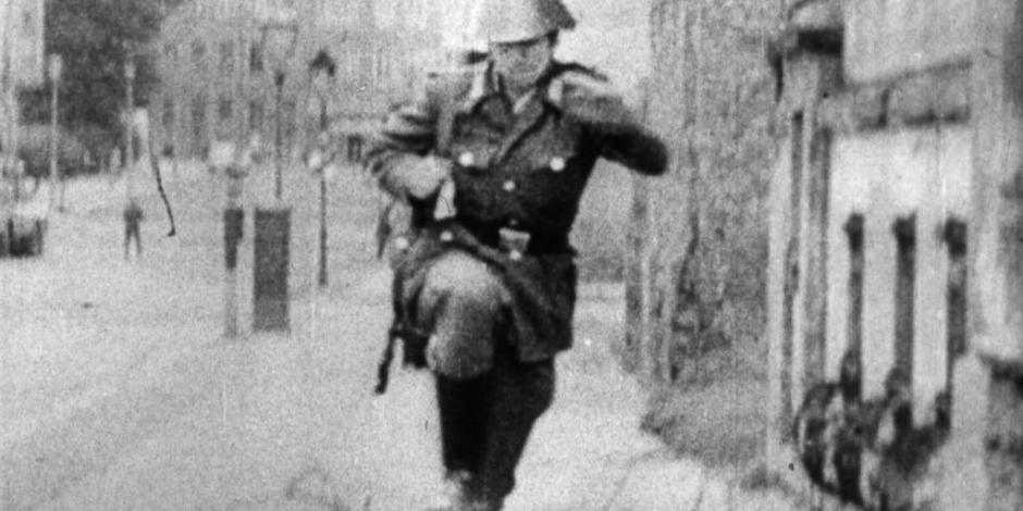 El primer soldado que desertó de Alemania Oriental y saltó el Muro de Berlín