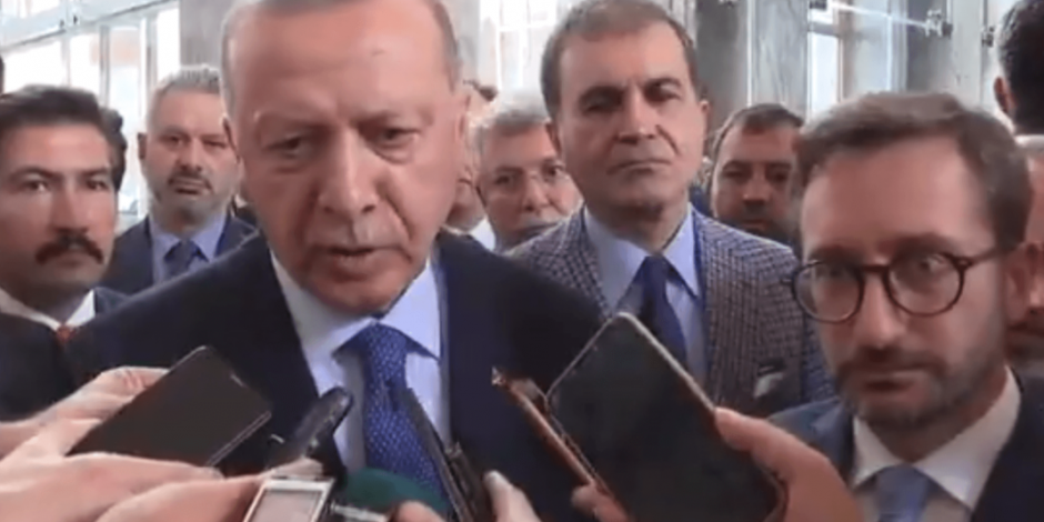 Cede Erdogan, se reunirá con Pompeo y Pence, en medio de guerra en Siria