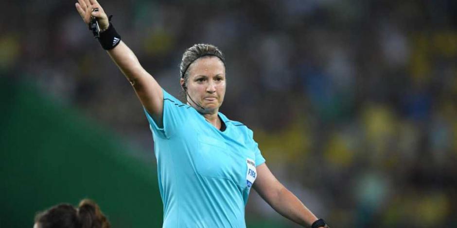 Carol Chenard, árbitro del Mundial Femenil es baja por cáncer de mama