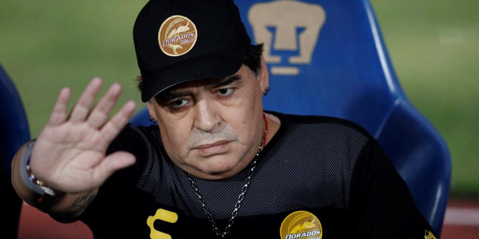 Maradona le dice a Infantino que "el futbol no es el Super Bowl"