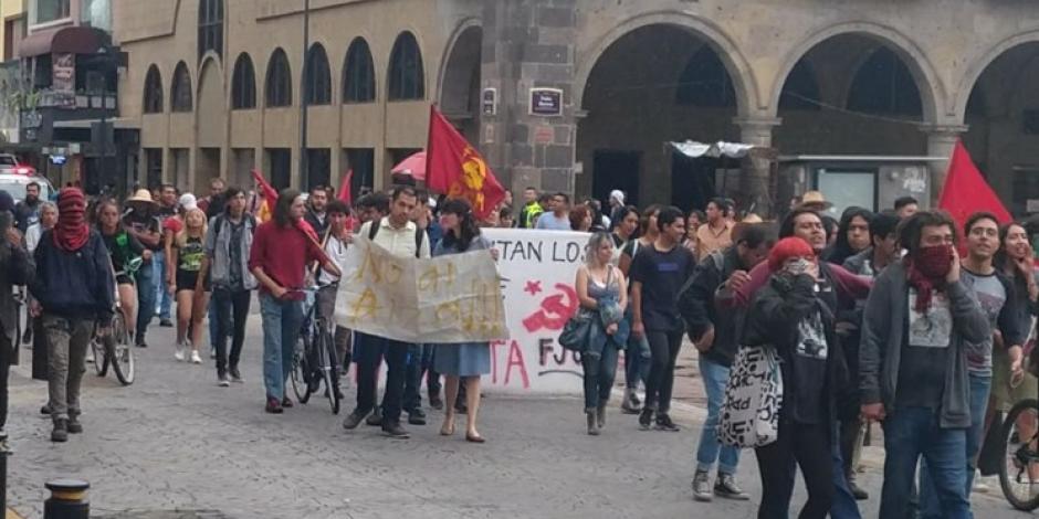 VIDEO: Protestan en Guadalajara por aumento al transporte público