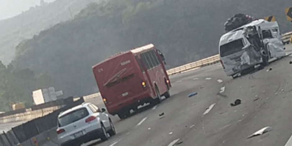 Choca tráiler con camioneta en autopista México-Querétaro; hay muertos