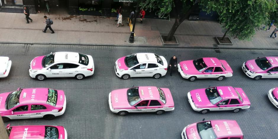 Bloqueos de taxistas paralizaron principales carreteras y avenidas