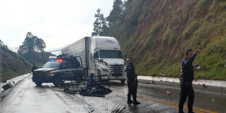 Mueren 2 jornaleros en carambola en la autopista Siglo XXI