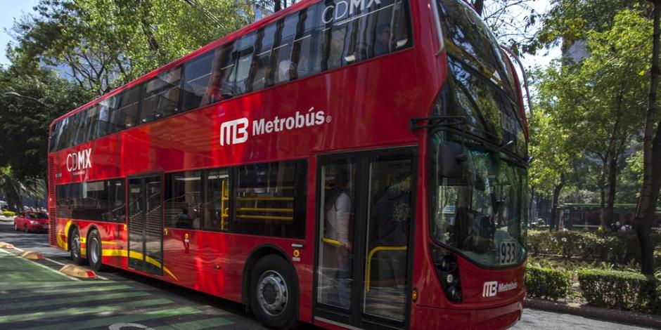 Metrobús acorta ruta de la Línea 7 por marcha sobre Reforma