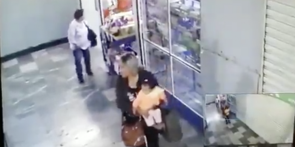 VIDEO: Captan momento en el que mujer se roba a bebé