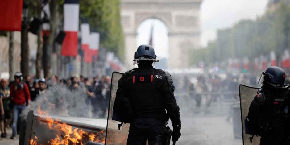 VIDEOS: Fiesta Nacional de Francia termina con protestas y enfrentamientos