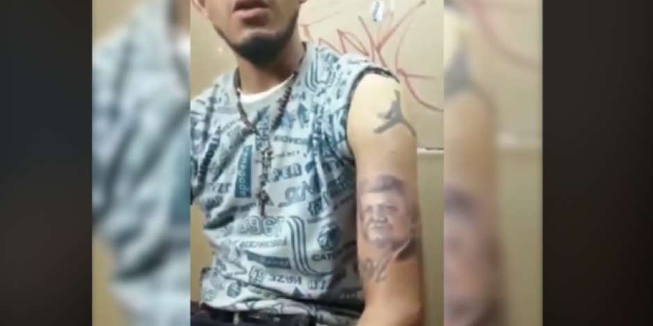 VIDEO: AMLO en la piel, joven se tatúa rostro del presidente