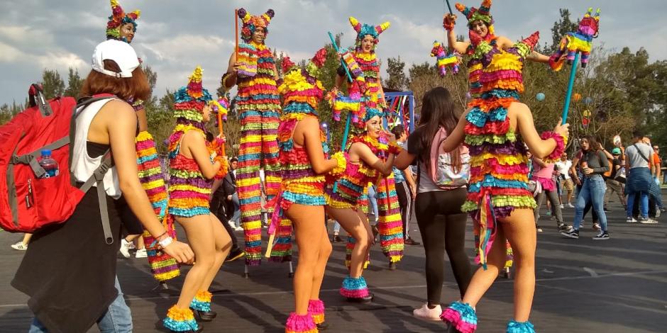 VIDEO: Con beats, baile y atuendos coloridos arranca el EDC