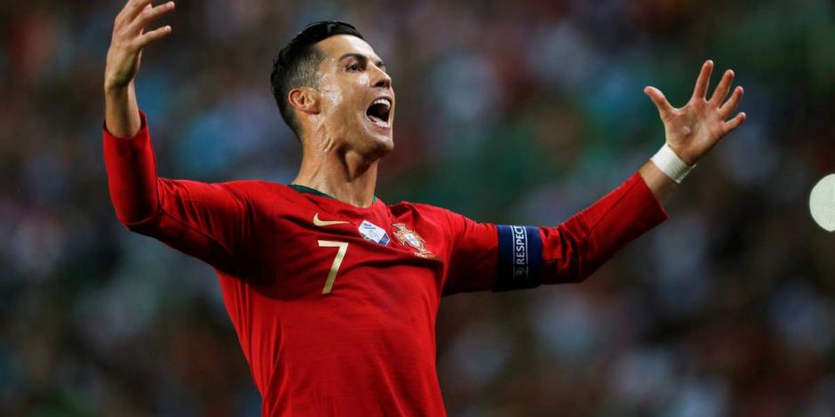 Cristiano Ronaldo regala tenis a jugadoras de selección femenil Sub 17 de Portugal
