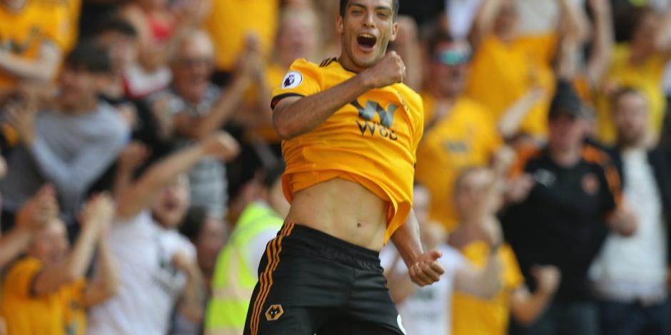 Raúl Jiménez marca su gol 13 con los Wolves, ante el Cardiff