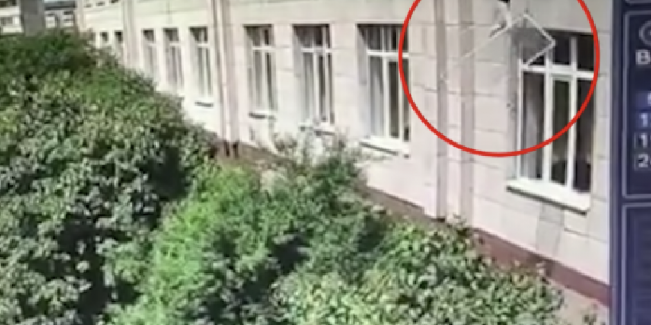 VIDEO: Por un descuido, niña cae de segundo piso y sobrevive