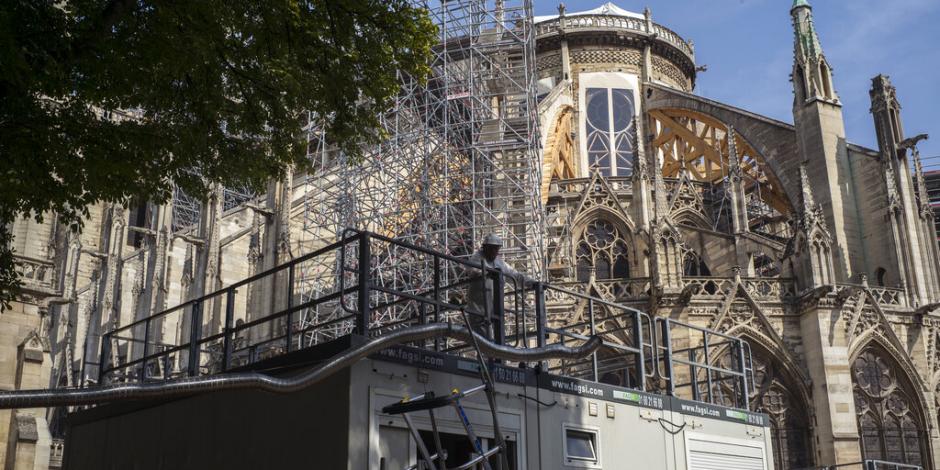 Estructura de Notre-Dame puede colapsar: rector de la catedral