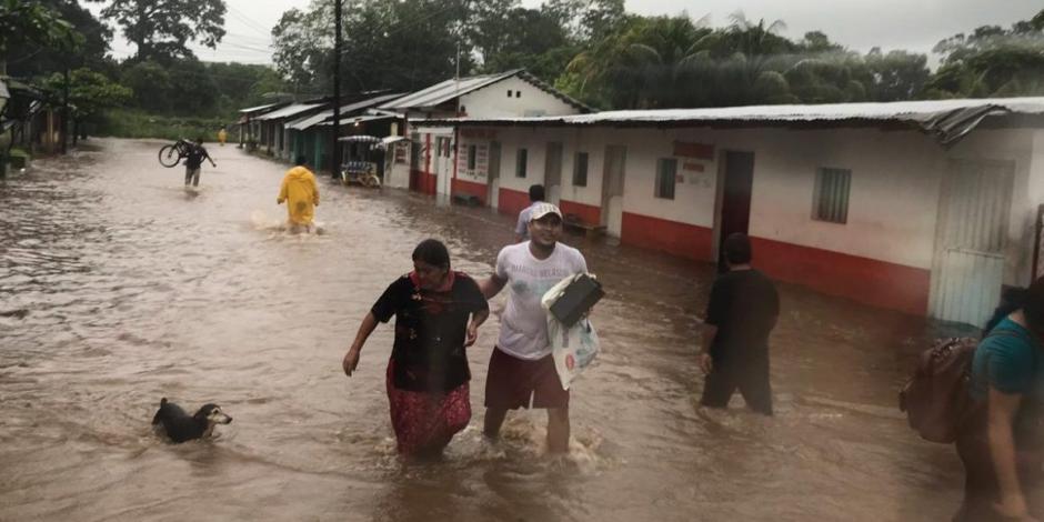 Se desborda río en Chiapas y deja daños en 30 casas