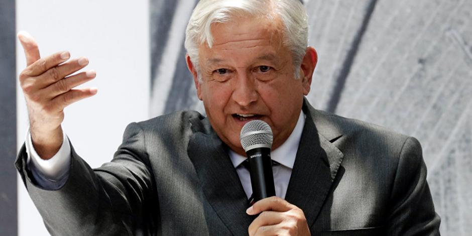Celebra López Obrador reducción de salarios a ministros de la SCJN