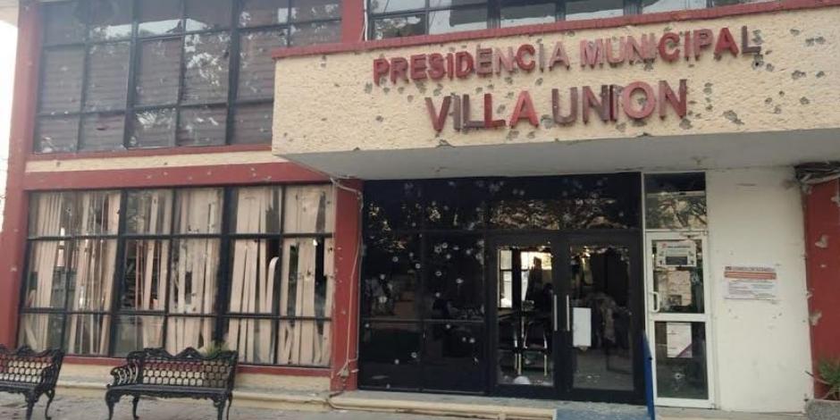 Tras ataque, restauran presidencia municipal de Villa Unión