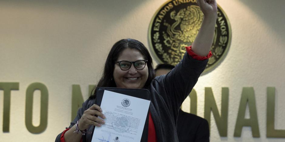 ¿Quién es Citlalli Hernández, la senadora que recibió un "libro-bomba"?