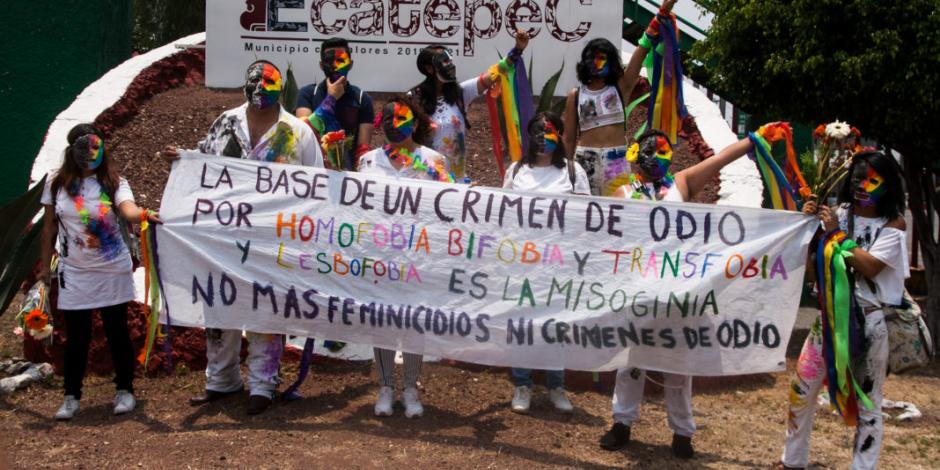 Marchan en Ecatepec integrantes de la comunidad LGBTTTI