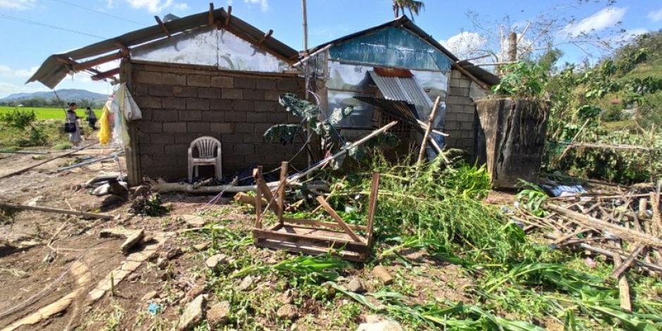 Tifón azota el centro de Filipinas y deja 20 muertos