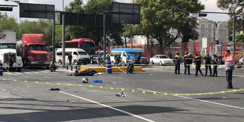Tráiler se pasa el alto y mata a dos policías de la Ciudad de México