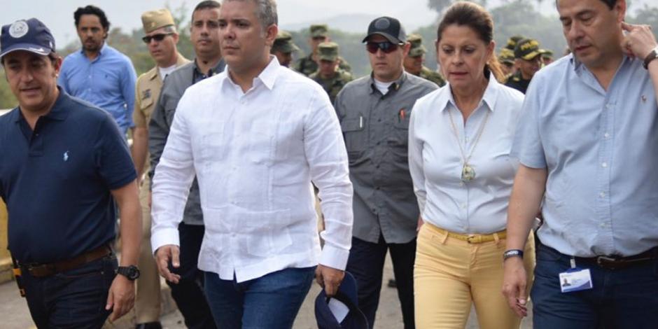 Presidente de Colombia supervisa daños en puentes fronterizos con Venezuela