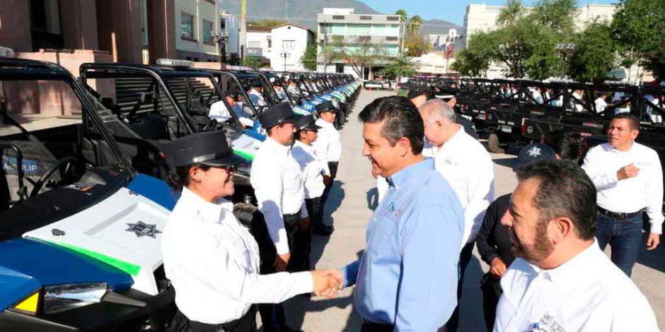 Entrega gobernador de Tamaulipas 50 patrullas para fortalecer vigilancia