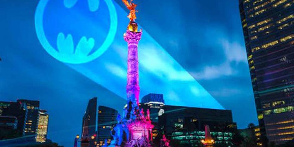 La 'Batiseñal' ilumina el cielo de la Ciudad de México