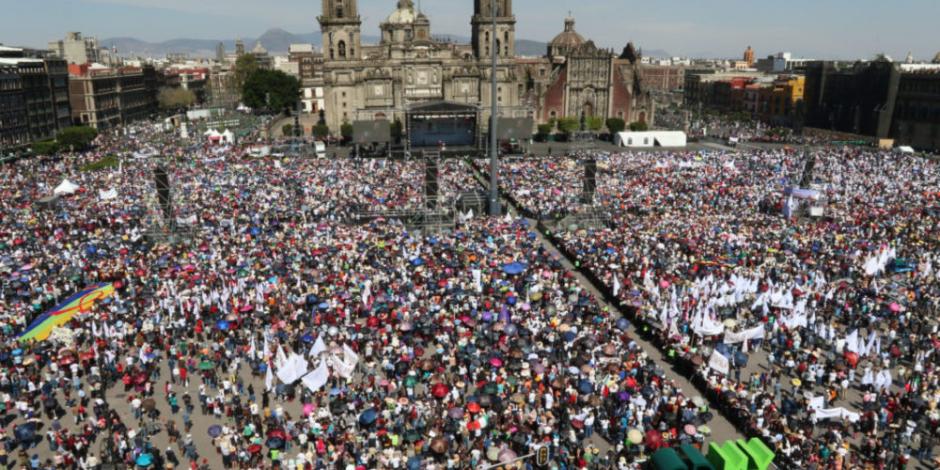 Concentra AMLO a 250 mil personas en Zócalo y calles aledañas