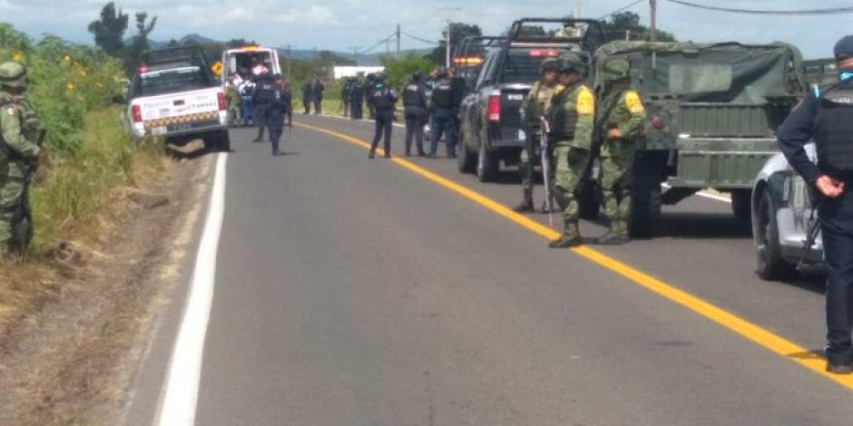 Asesina grupo armado a 5 custodios en carretera de Guanajuato