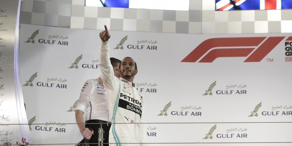 Hamilton aprovecha errores de Leclerc y gana el Gran Premio de Baréin