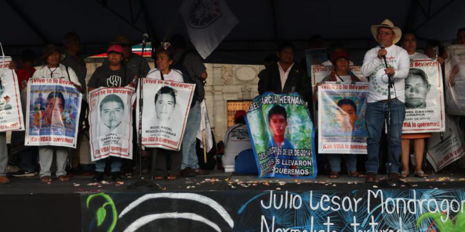En el Zócalo, exigen verdad y justicia a 5 años de la desaparición de los 43