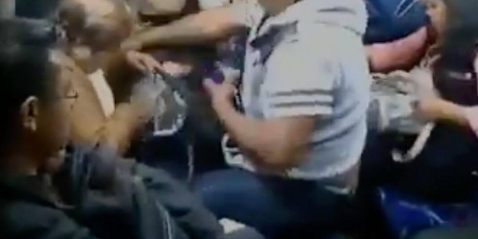 VIDEO: Sujetos armados asaltan, amenazan y hasta golpean a pasajeros en Chalco