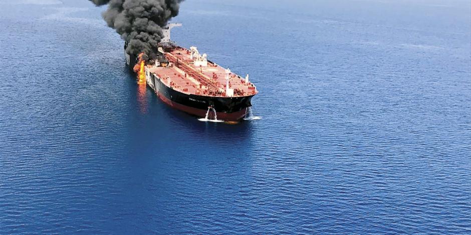 Ataque a 2 buques aviva las tensiones Irán-EU y amenaza a mercado petrolero
