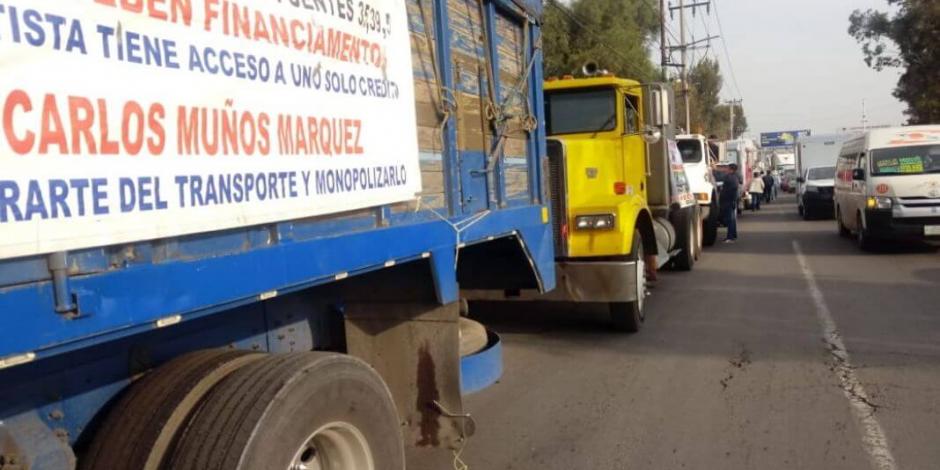 Inician bloqueos de transportistas en autopistas a la Ciudad de México