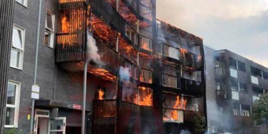 VIDEO: Incendio arrasa con edificio residencial en Londres